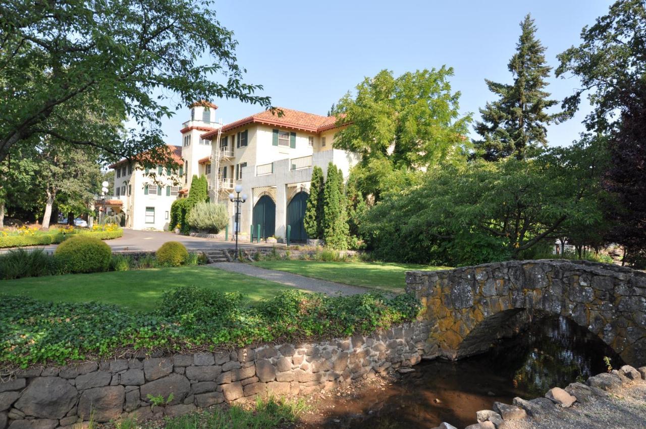 Columbia Gorge Hotel & Spa 胡德里弗 外观 照片
