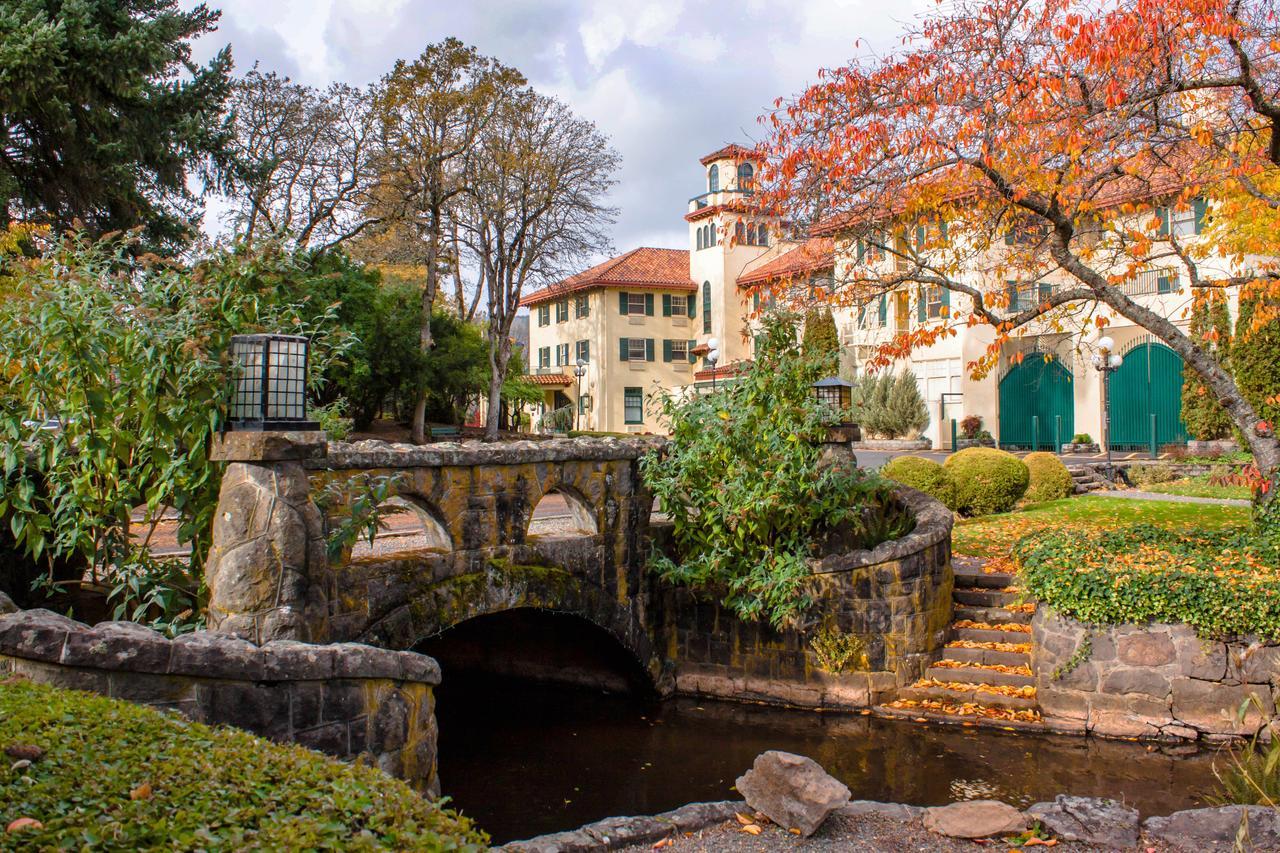 Columbia Gorge Hotel & Spa 胡德里弗 外观 照片